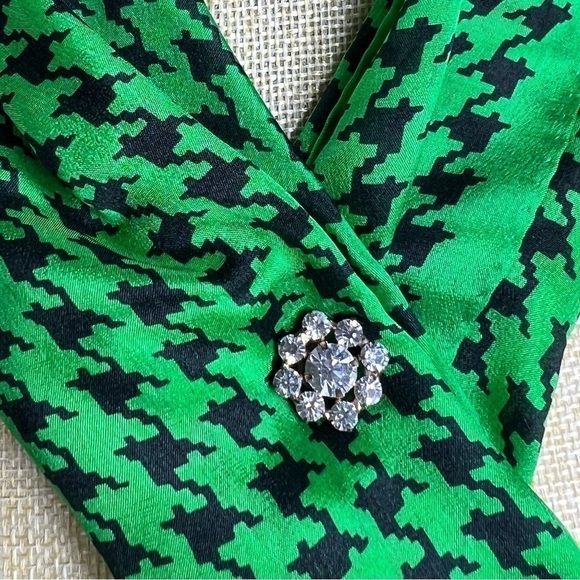 Repurposed clipon earrings turned into pins, tie tacks, brooches and pin buttons - Picture 8 of 9